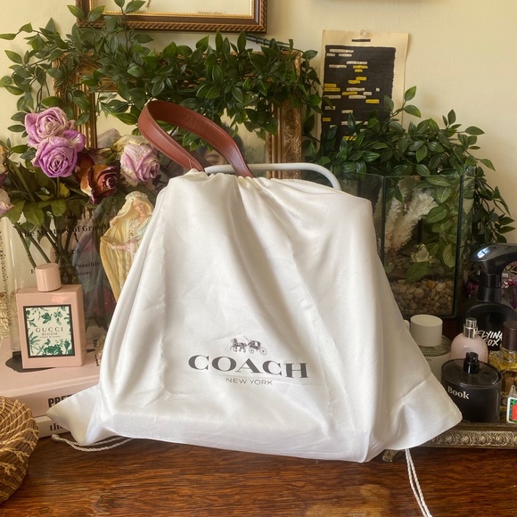 Coach Willow Bucket Bag NWT in Signature Canvas - Picture 2 of 7